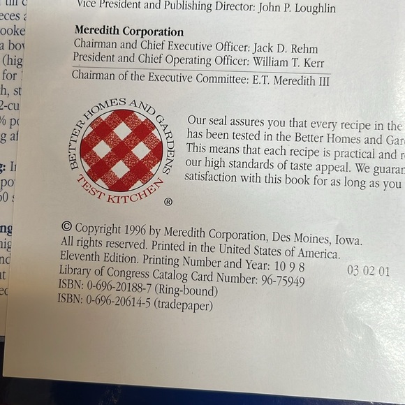 Better Homes and Gardens Red and Blue Cook Book Dated 1996 Beautiful Condition - Picture 6 of 13